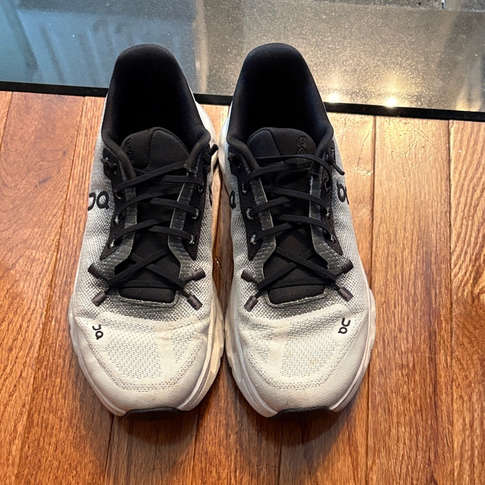 On Running Dual-Tone Athletic Shoes